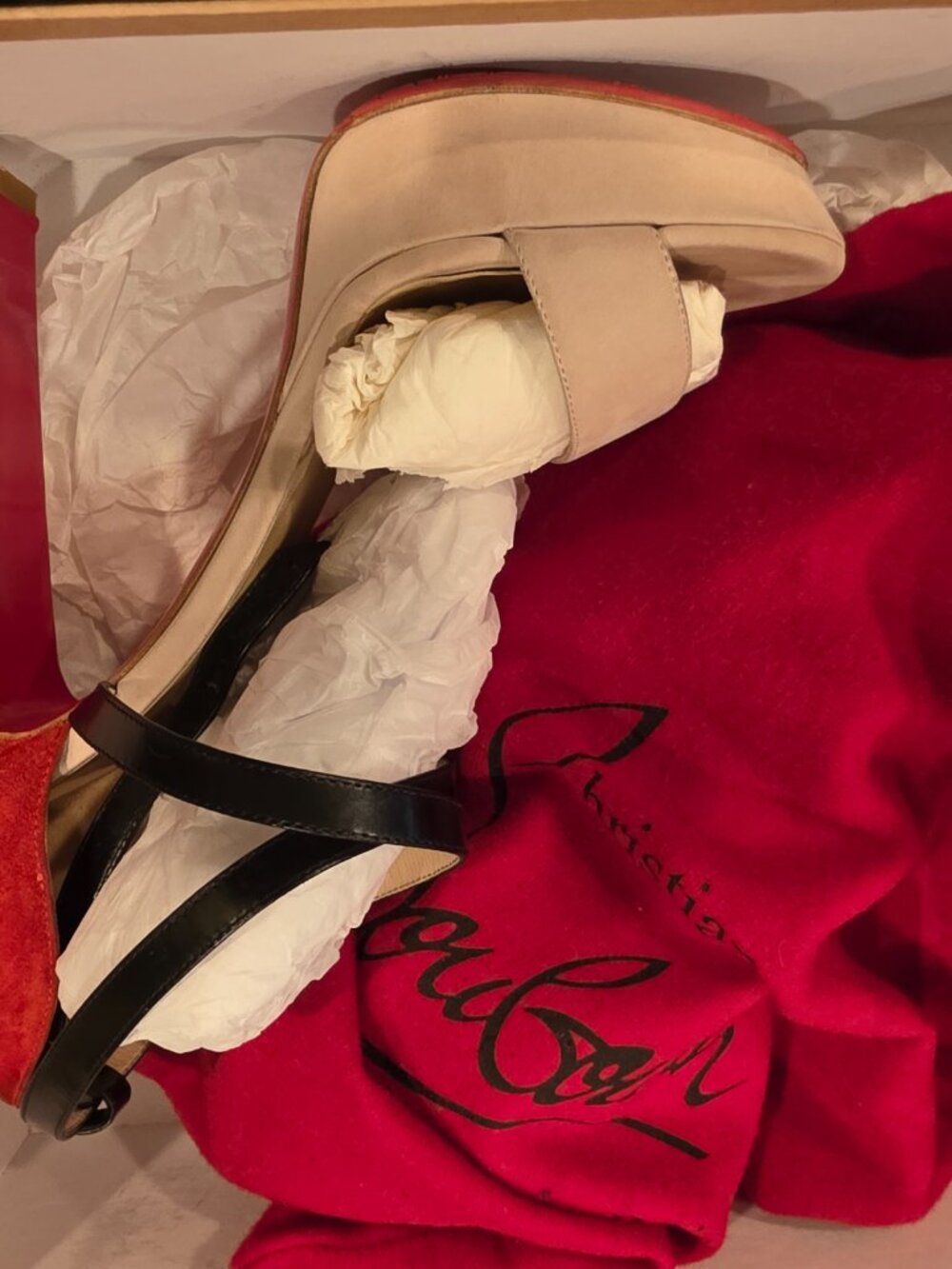Louboutin - Picture 2 of 3